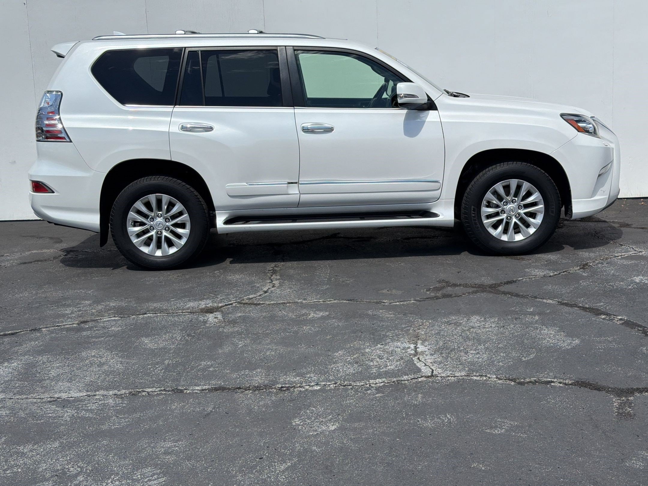Used 2017 Lexus GX 460 Premium w/ Premium Package AWD/4WD image 7