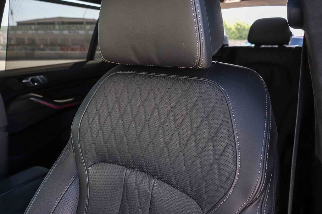 Used 2024 BMW X7 M60i image 28
