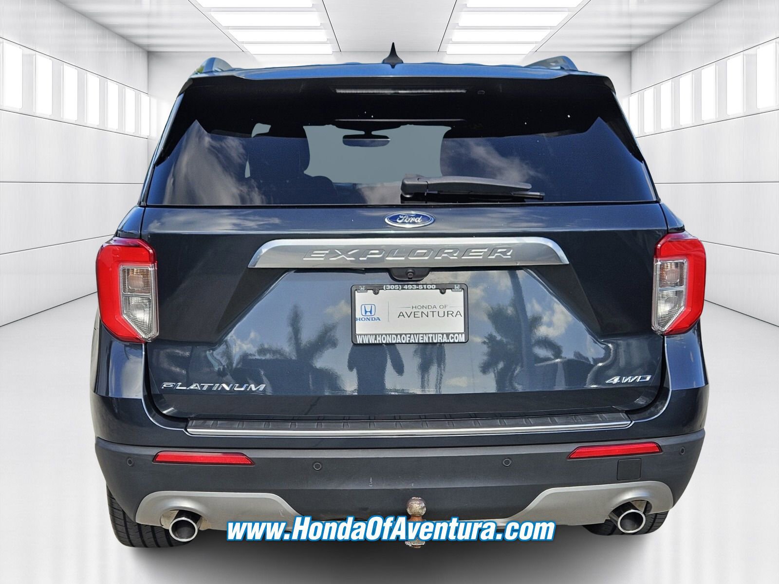 Used 2022 Ford Explorer Platinum w/ Technology Package image 3