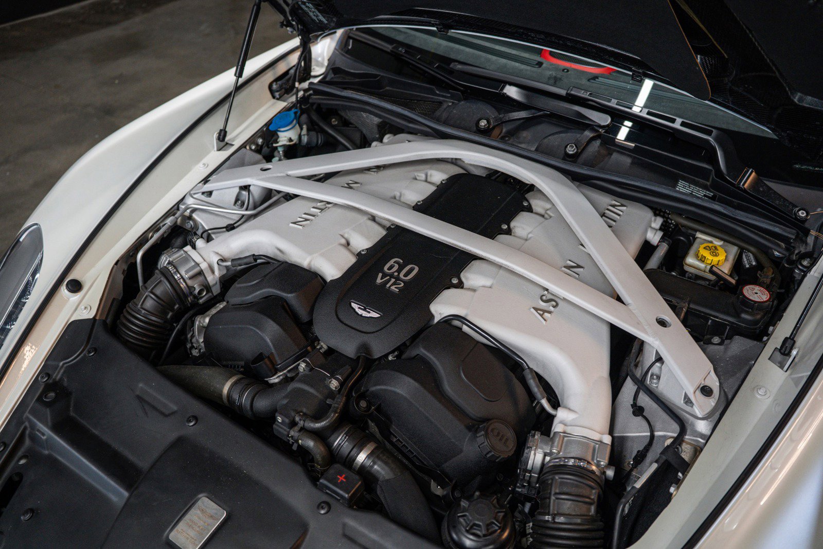 Used 2014 Aston Martin Vanquish Coupe RWD image 25