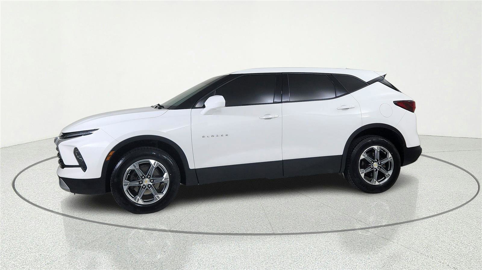 Used 2023 Chevrolet Blazer LT w/ Driver Confidence Package AWD/4WD image 3