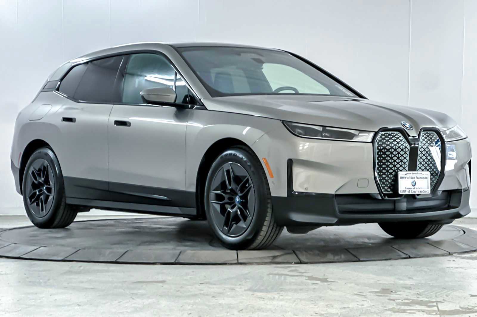 Used 2023 BMW iX xDrive50 w/ Premium Package image 9