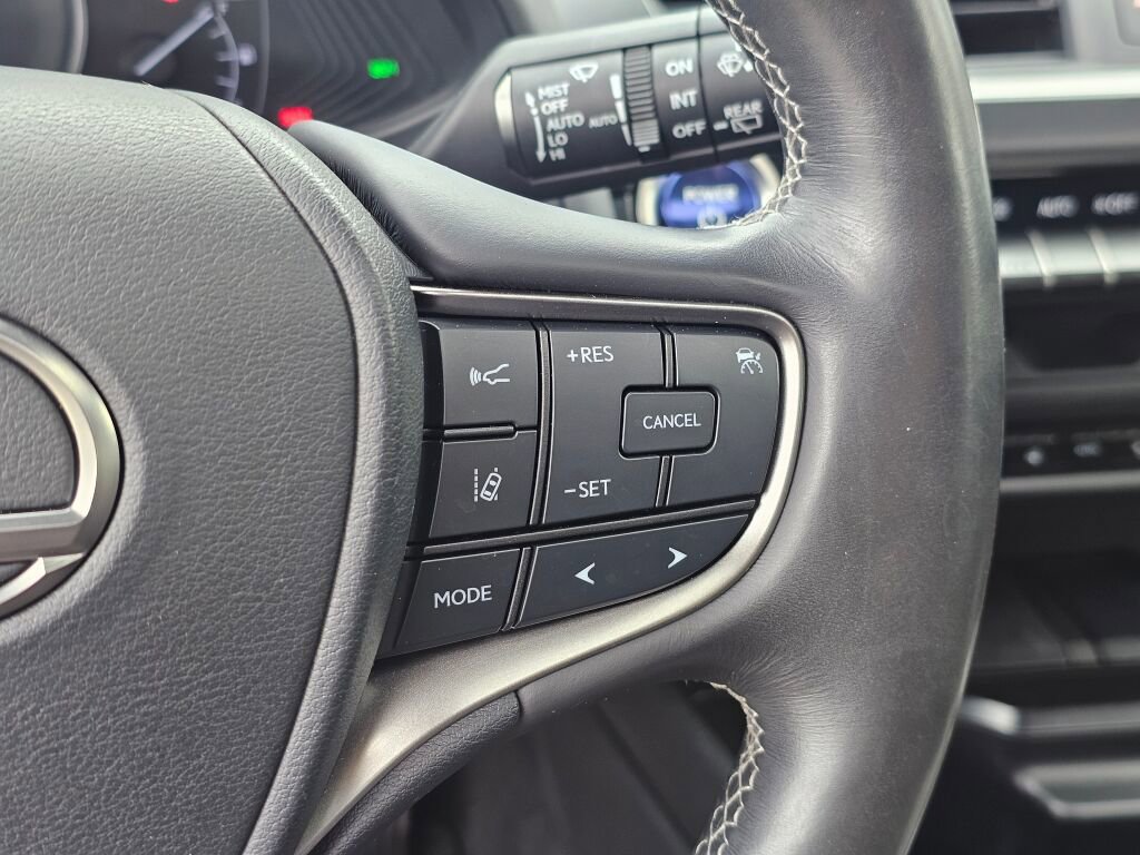 Used 2019 Lexus UX 250h w/ Premium Package image 33