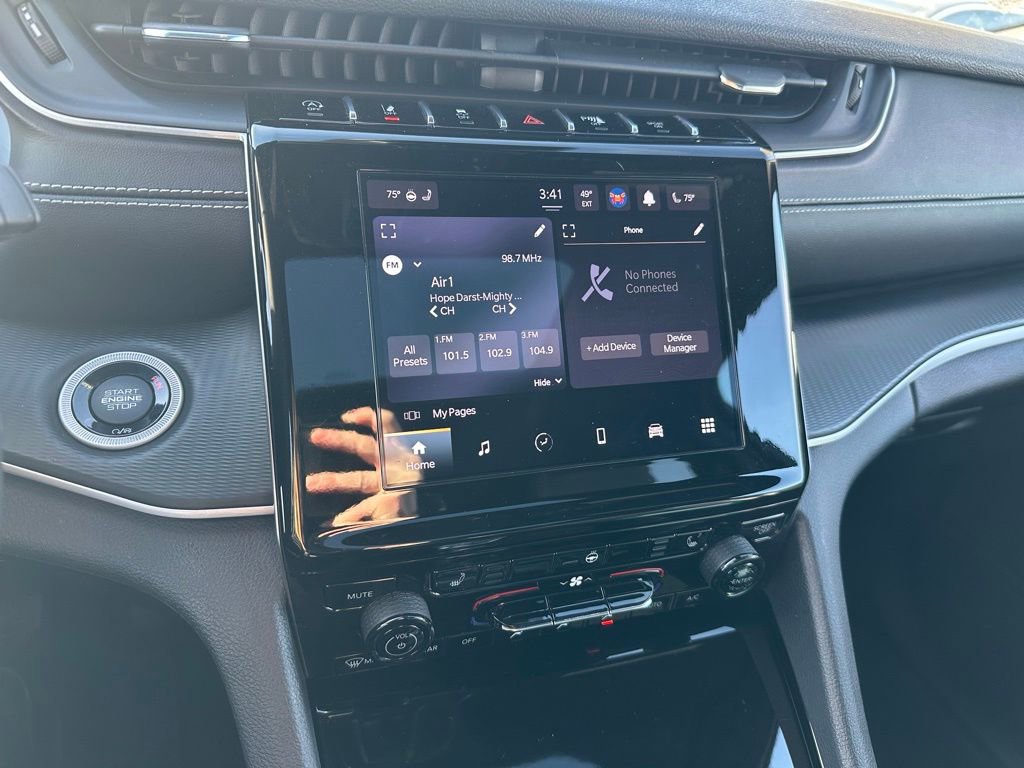 Used 2023 Jeep Grand Cherokee L Laredo image 23