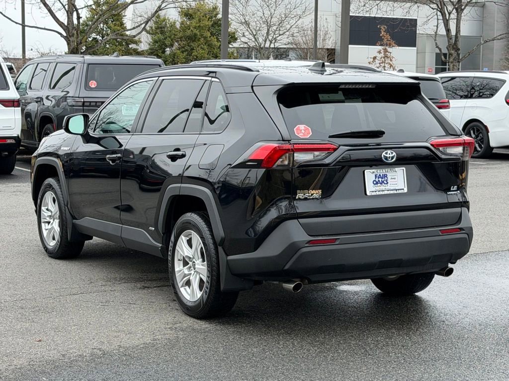 Used 2021 Toyota RAV4 LE image 9