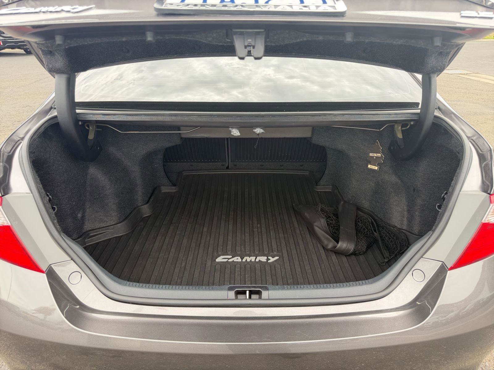 Used 2016 Toyota Camry SE FWD image 29
