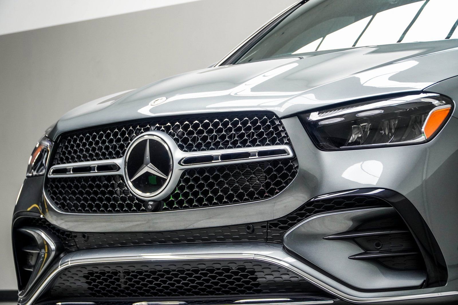 Used 2025 Mercedes-Benz GLE 450 4MATIC Coupe w/ Driver Assistance Package image 2