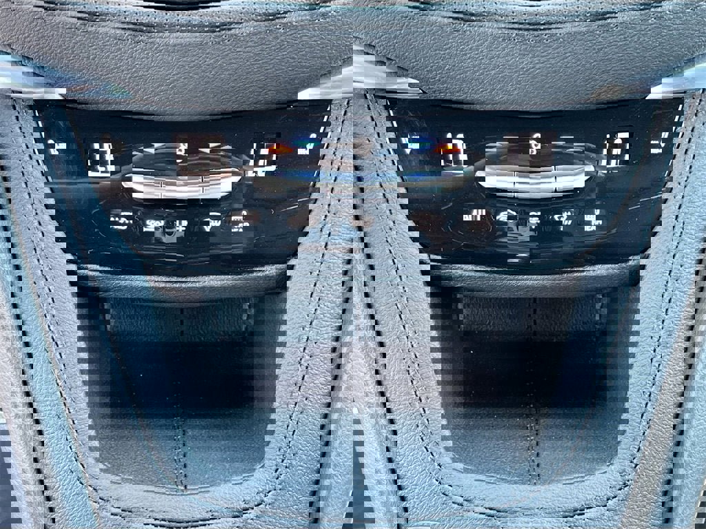 New 2025 Cadillac XT6 Luxury image 15