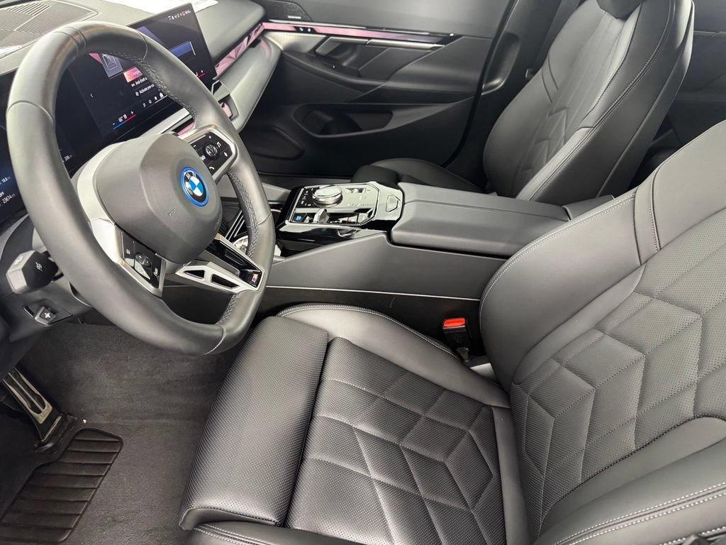 Certified 2025 BMW i5 xDrive40 w/ M Sport Package AWD/4WD image 15