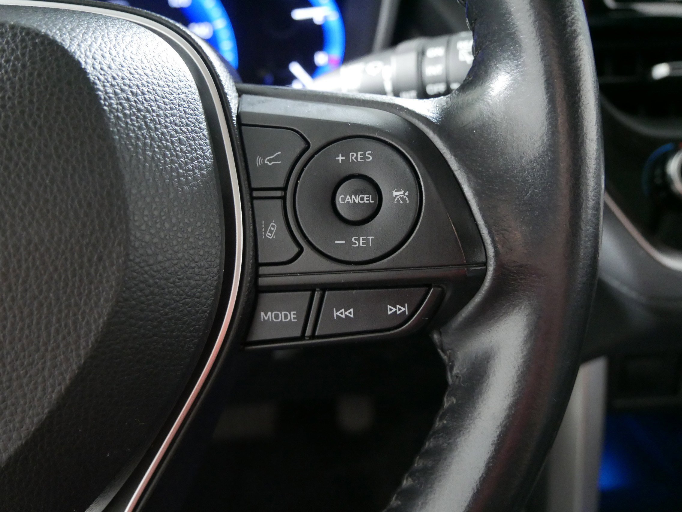 Used 2022 Toyota Corolla Cross XLE w/ Convenience Package image 28