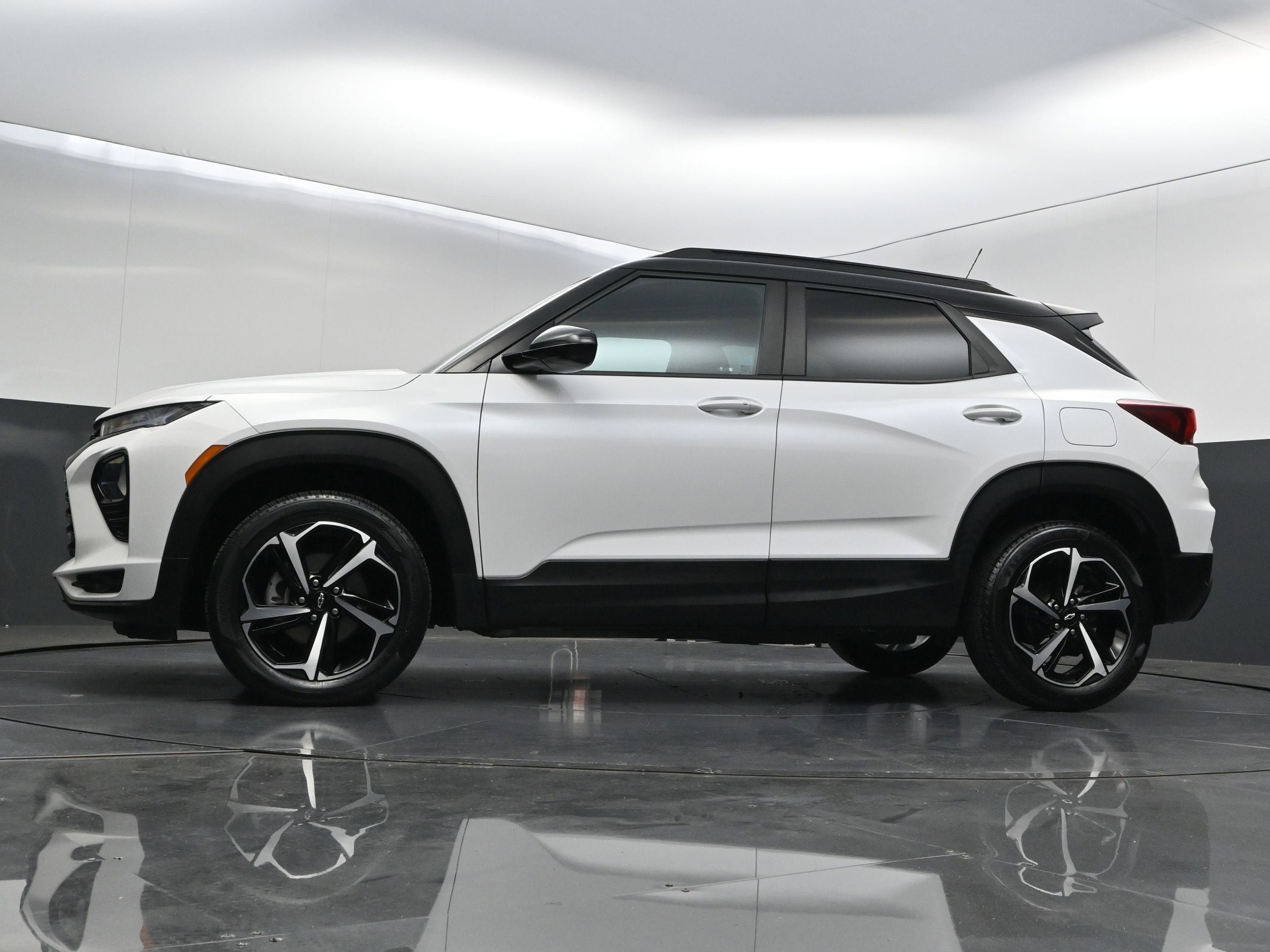 Used 2023 Chevrolet TrailBlazer RS AWD/4WD image 36