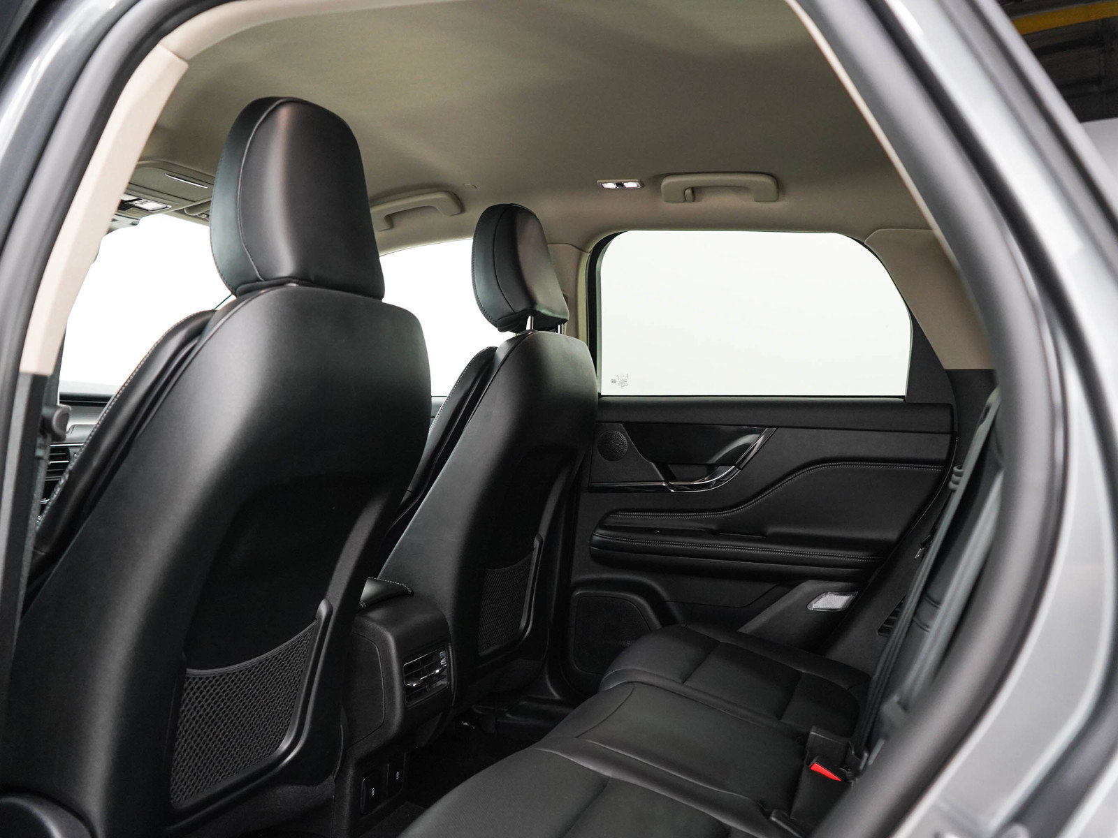Used 2025 Lincoln Corsair AWD w/ Equipment Group 101A image 18