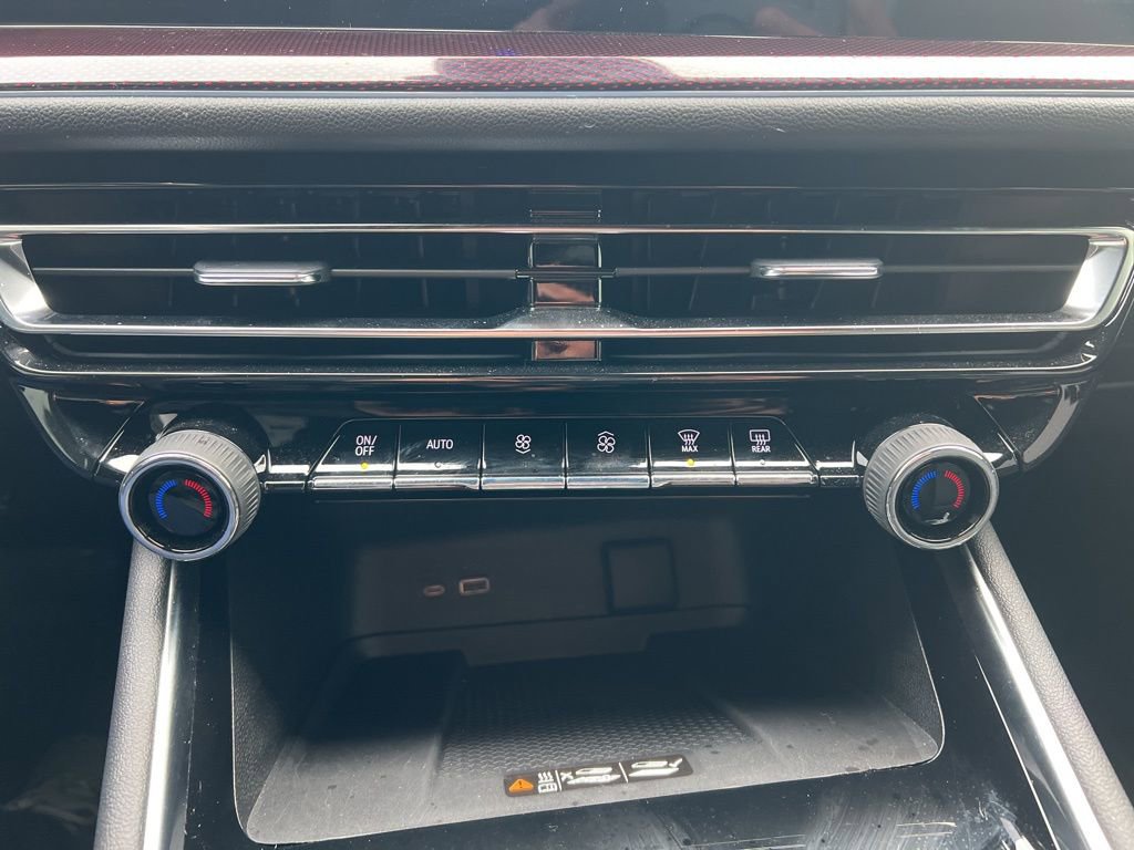 Used 2025 Chevrolet Traverse Z71 w/ Enhanced Driving Package image 18