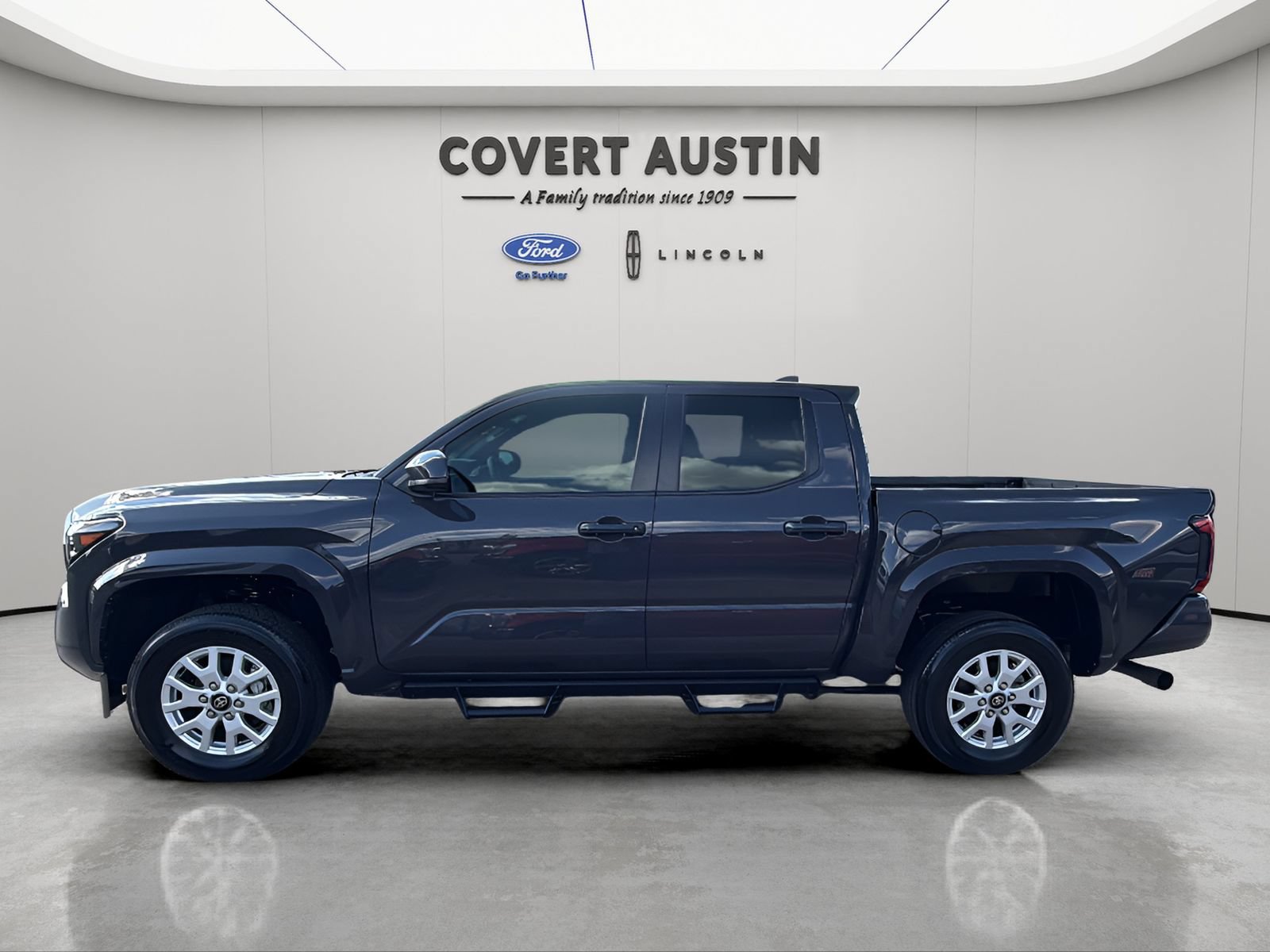 Used 2025 Toyota Tacoma SR5 RWD image 2