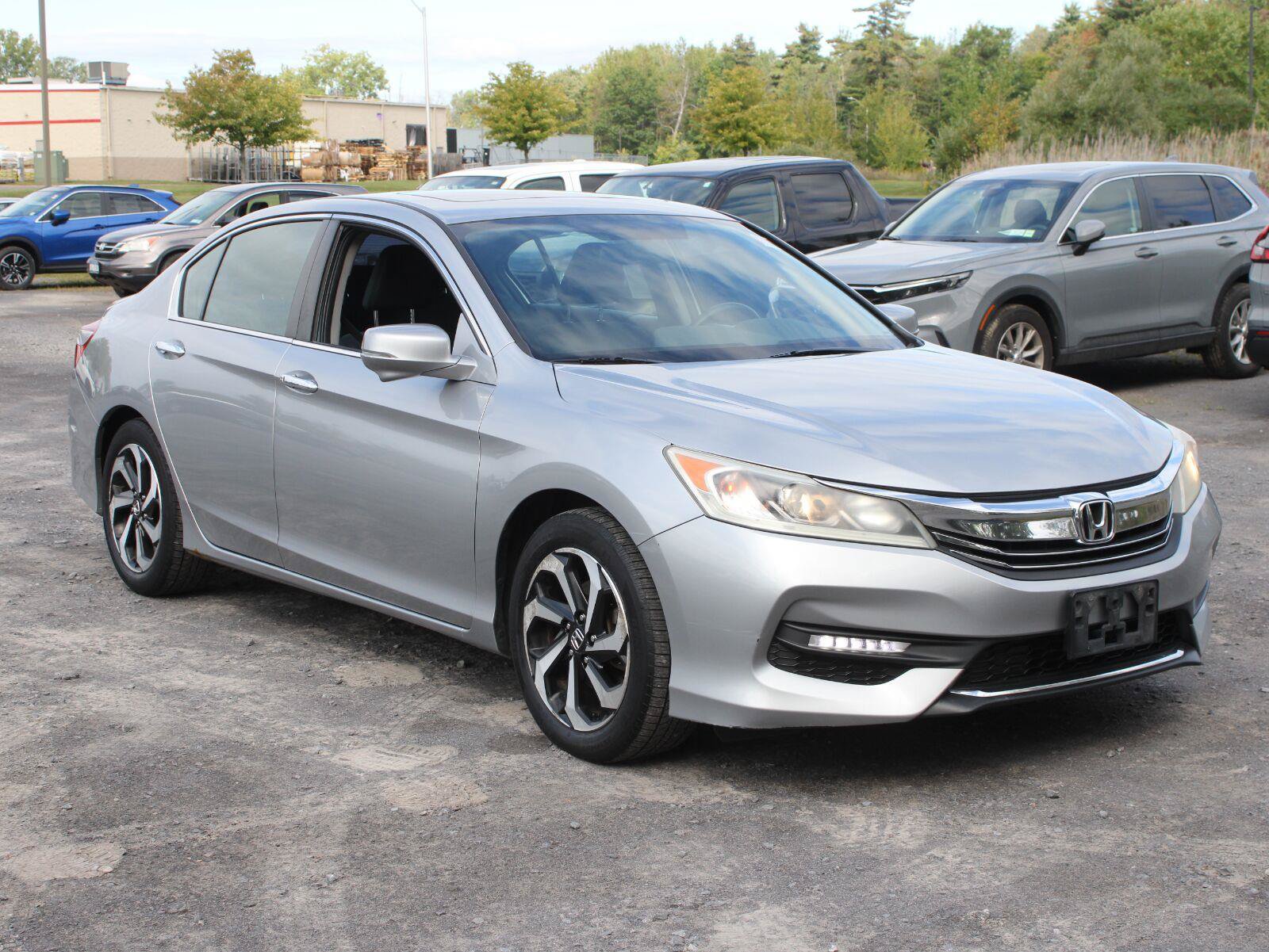 Used 2016 Honda Accord EX image 3
