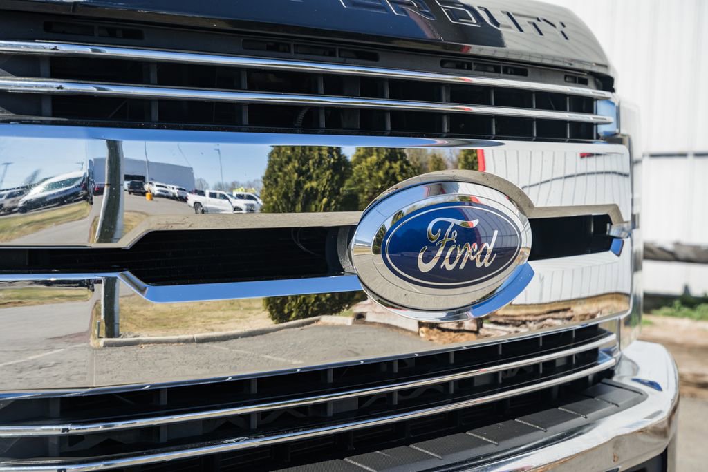 Used 2018 Ford F350 Lariat w/ Lariat Ultimate Package image 9