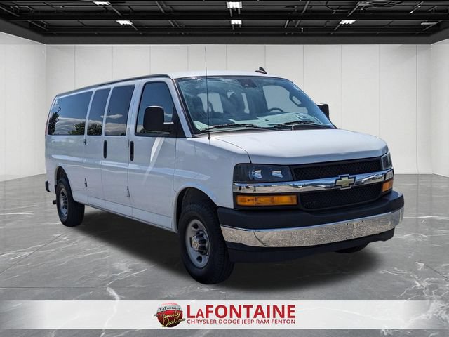 Used 2025 Chevrolet Express 3500 LT w/ LT Preferred Equipment Group RWD image 7