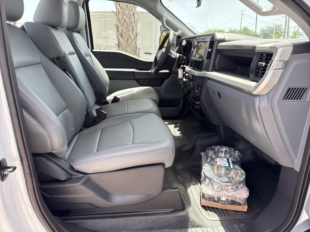 New 2026 Ford F250 XL w/ XL Chrome Package RWD image 21