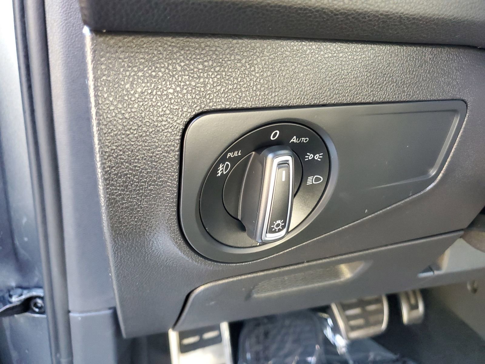 Used 2021 Volkswagen Tiguan SE R-Line image 21