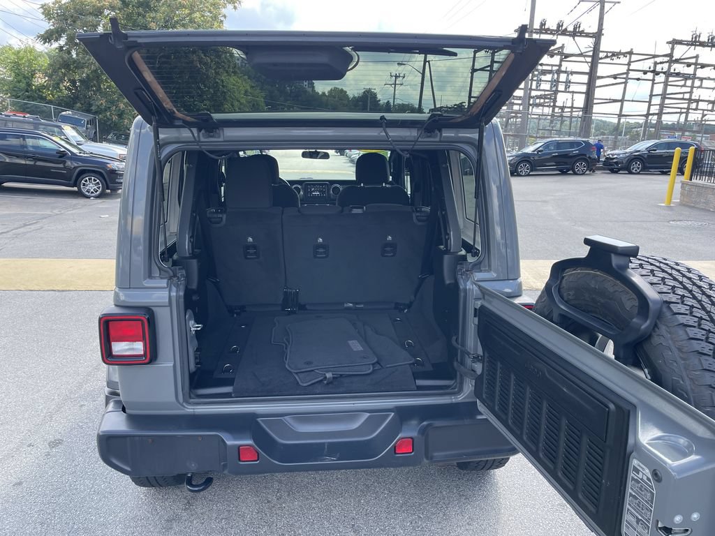 Used 2020 Jeep Wrangler Unlimited Sahara w/ Cold Weather Group AWD/4WD image 13