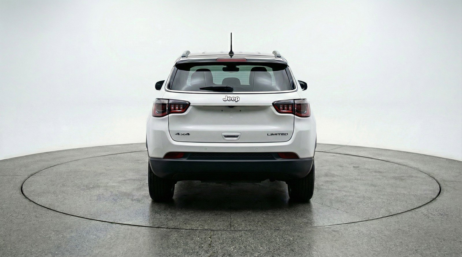 Used 2025 Jeep Compass Latitude AWD/4WD image 7