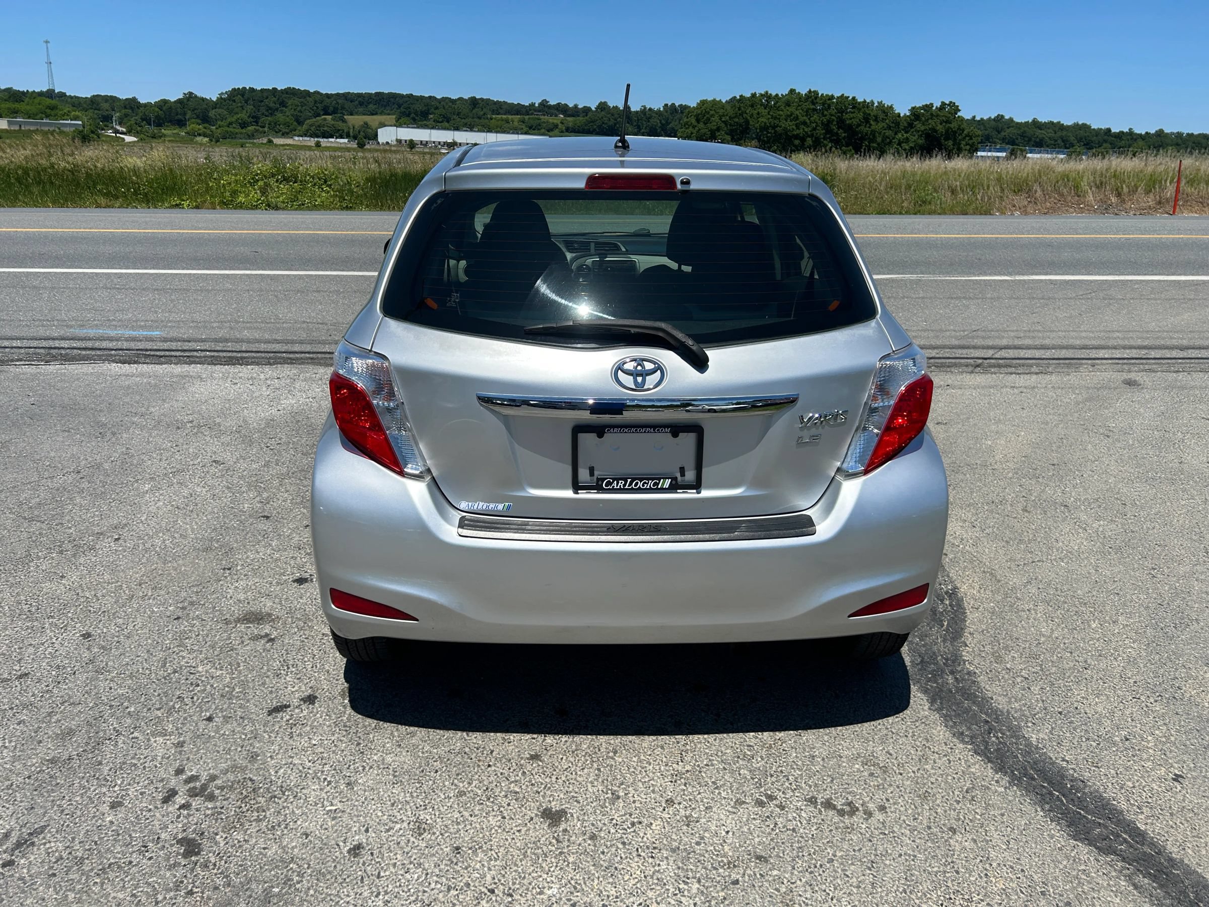 Used 2012 Toyota Yaris LE FWD image 8