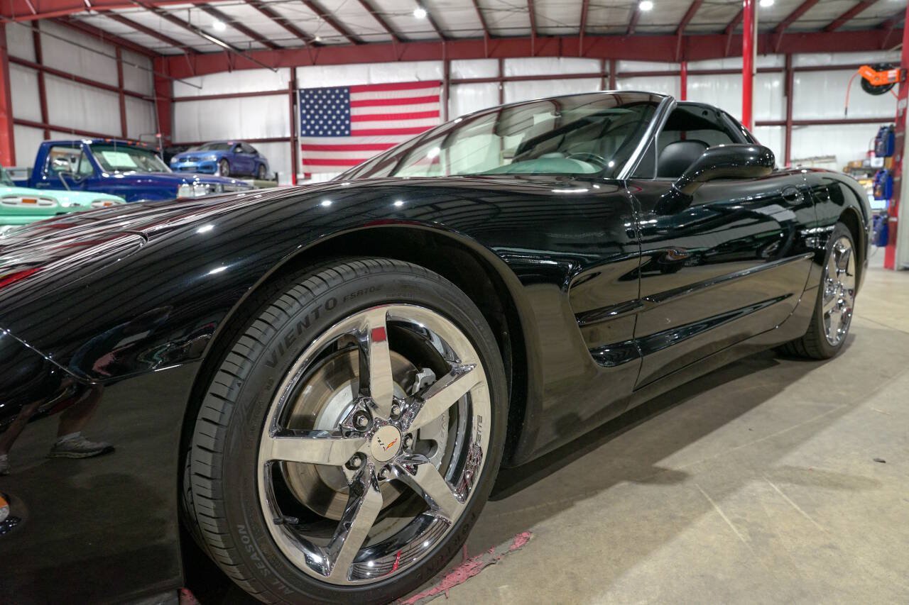 Used 1998 Chevrolet Corvette Coupe w/ Memory Pkg RWD image 32