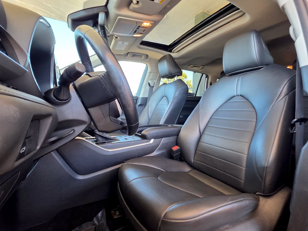 Used 2022 Toyota Highlander XLE AWD/4WD image 11