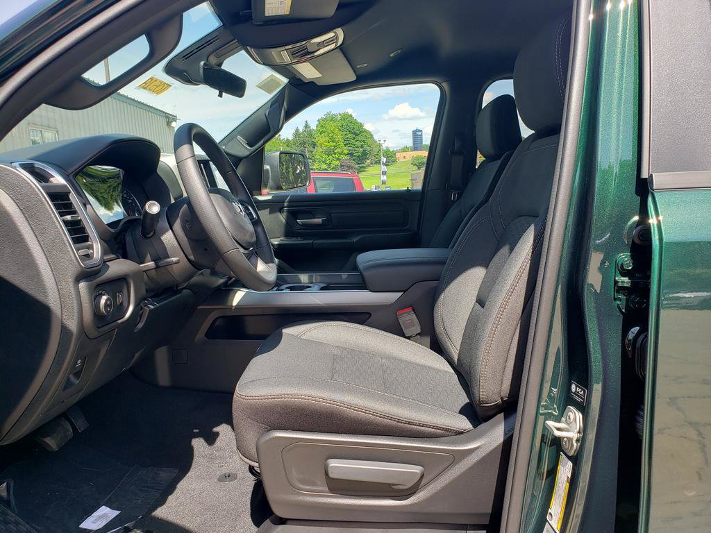 New 2026 RAM 1500 Express AWD/4WD image 10