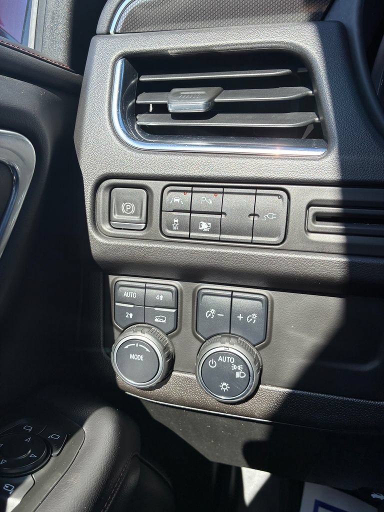 Used 2022 Chevrolet Suburban RST w/ Luxury Package AWD/4WD image 20