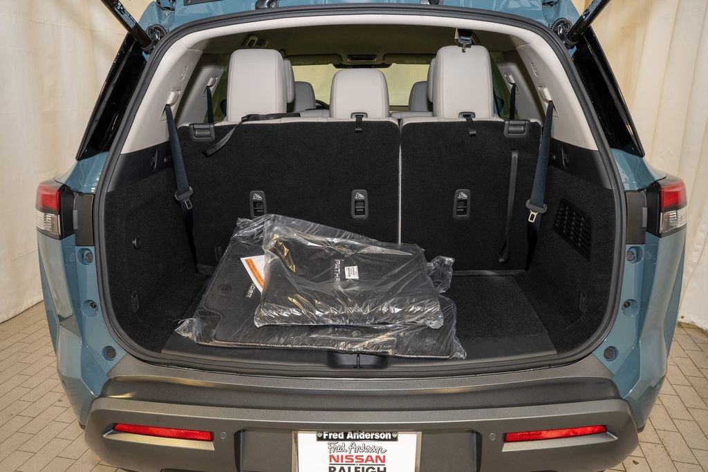 New 2026 Nissan Pathfinder SL image 6