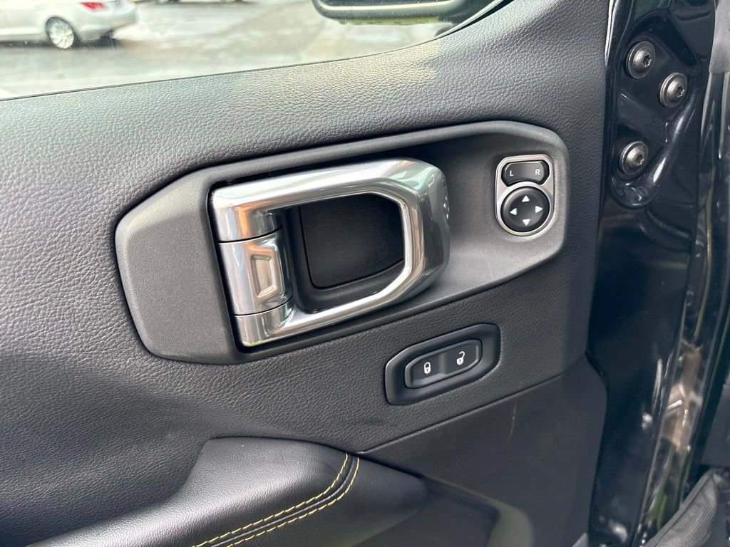 Used 2025 Jeep Wrangler Unlimited Sahara AWD/4WD image 16