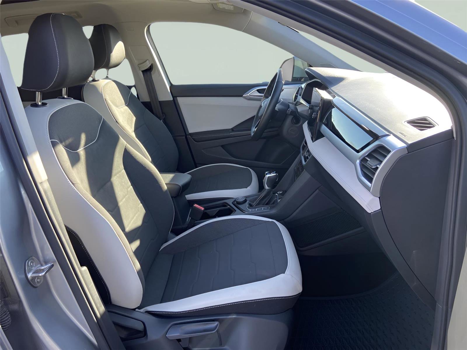 Used 2025 Volkswagen Taos SE w/ Panoramic Sunroof Package image 21