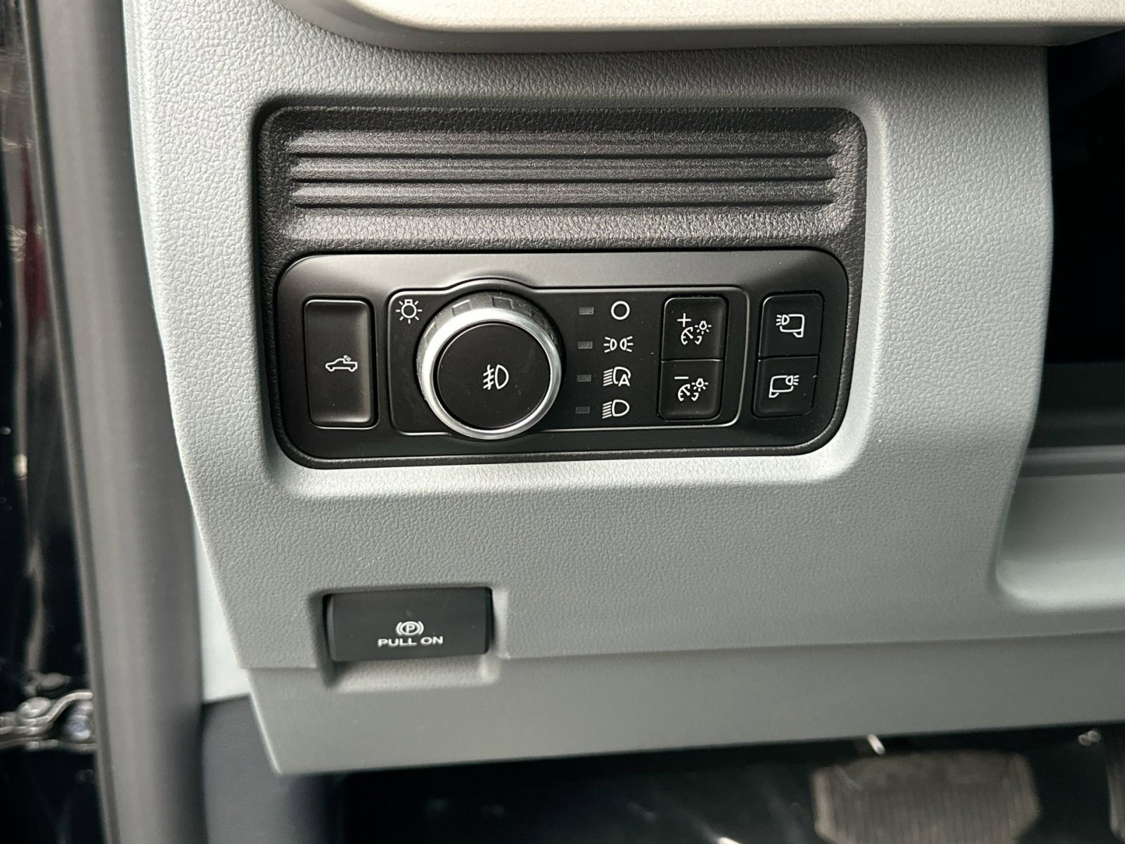 New 2026 Ford F350 XLT w/ 360-Degree Camera Package image 17