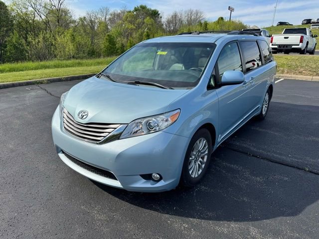 Used 2015 Toyota Sienna XLE image 7