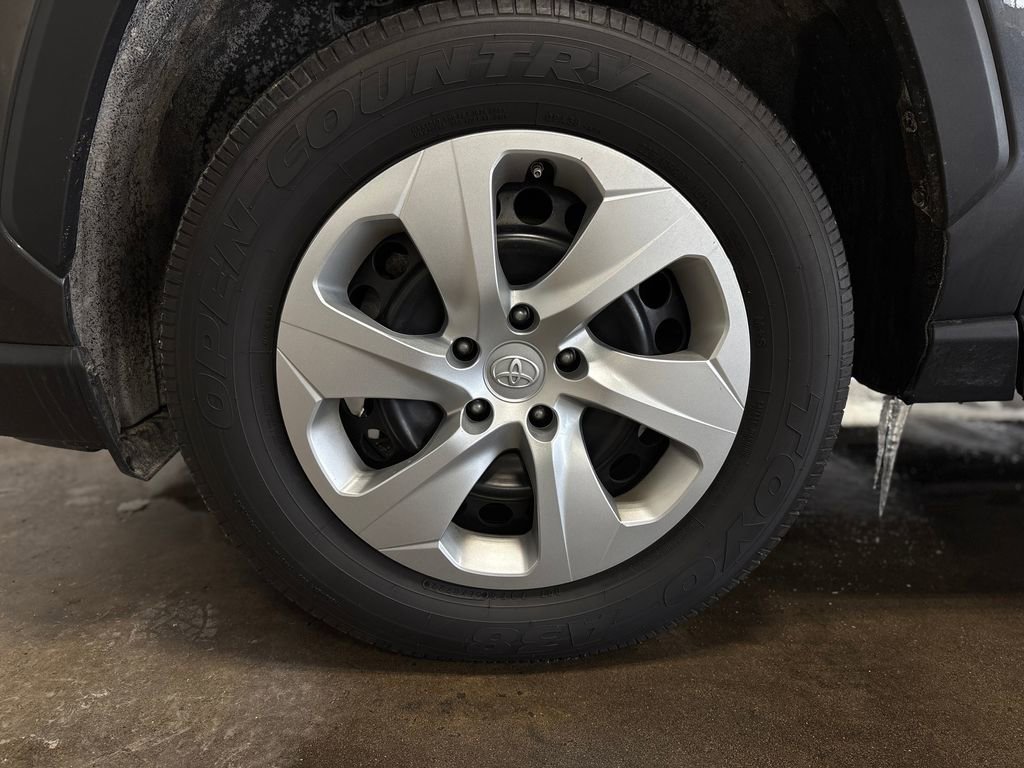 Used 2023 Toyota RAV4 LE image 33