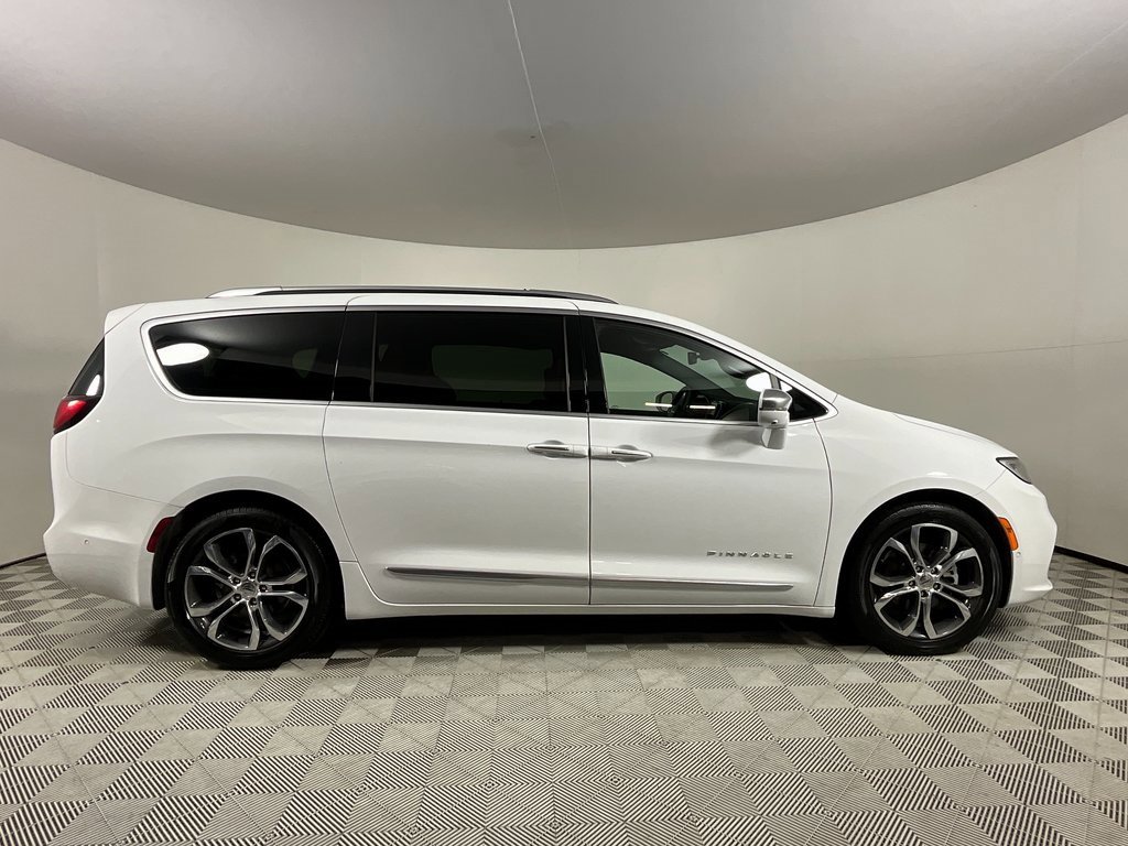 Used 2022 Chrysler Pacifica Pinnacle image 5