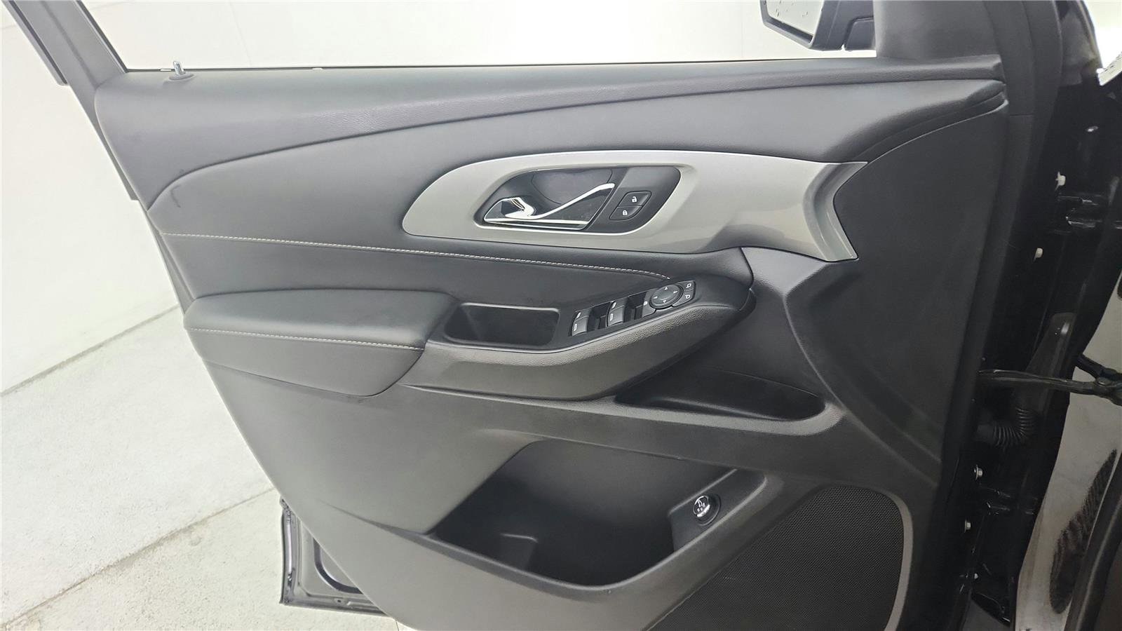 Used 2022 Chevrolet Traverse LT AWD/4WD image 48