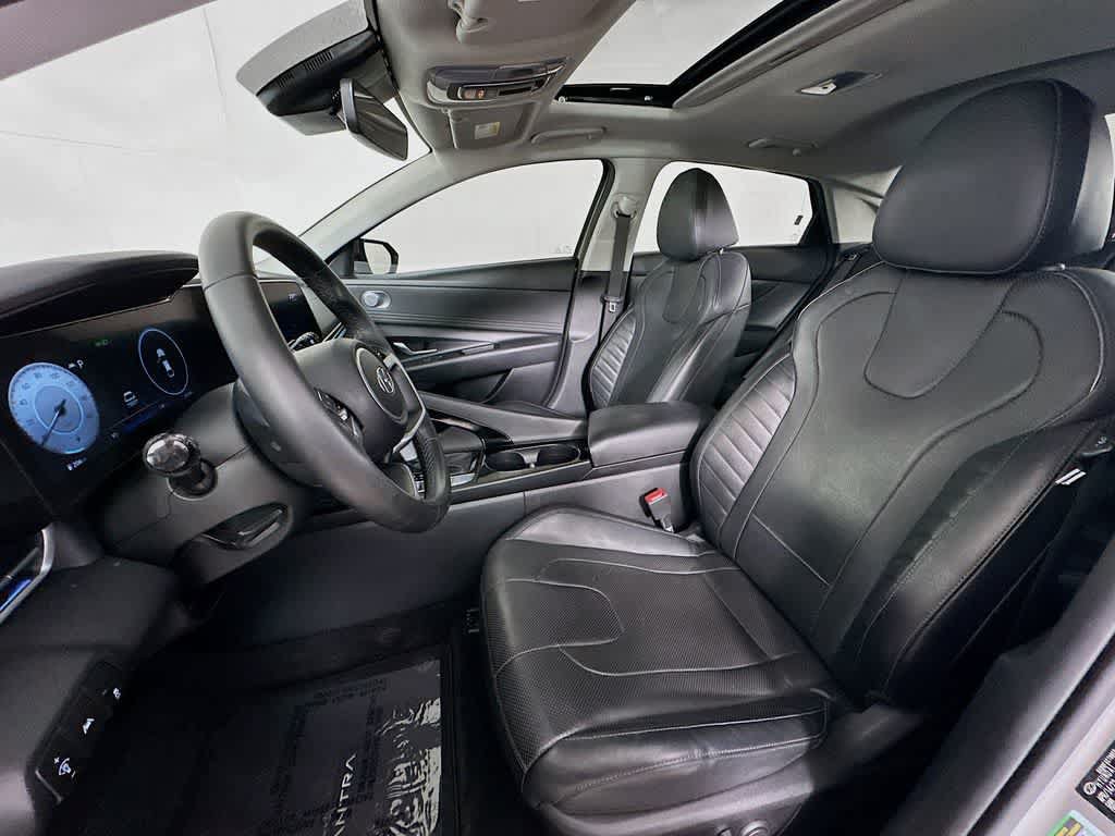 Used 2022 Hyundai Elantra Limited FWD image 12