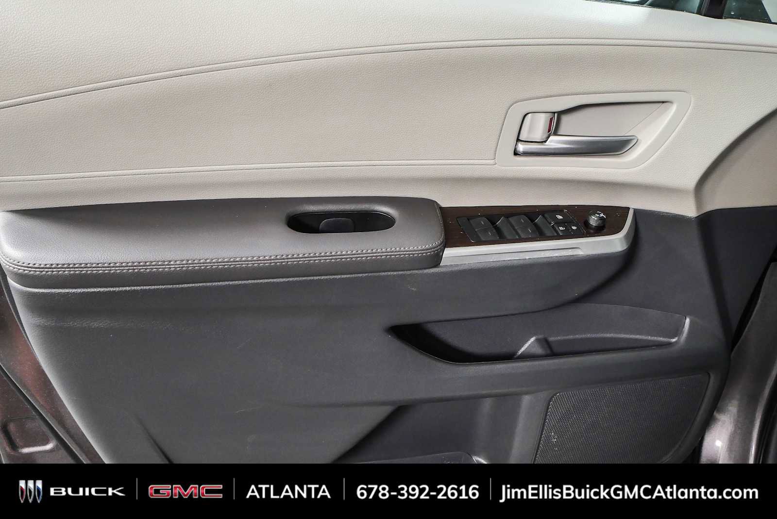 Used 2024 Toyota Sienna XLE FWD image 6