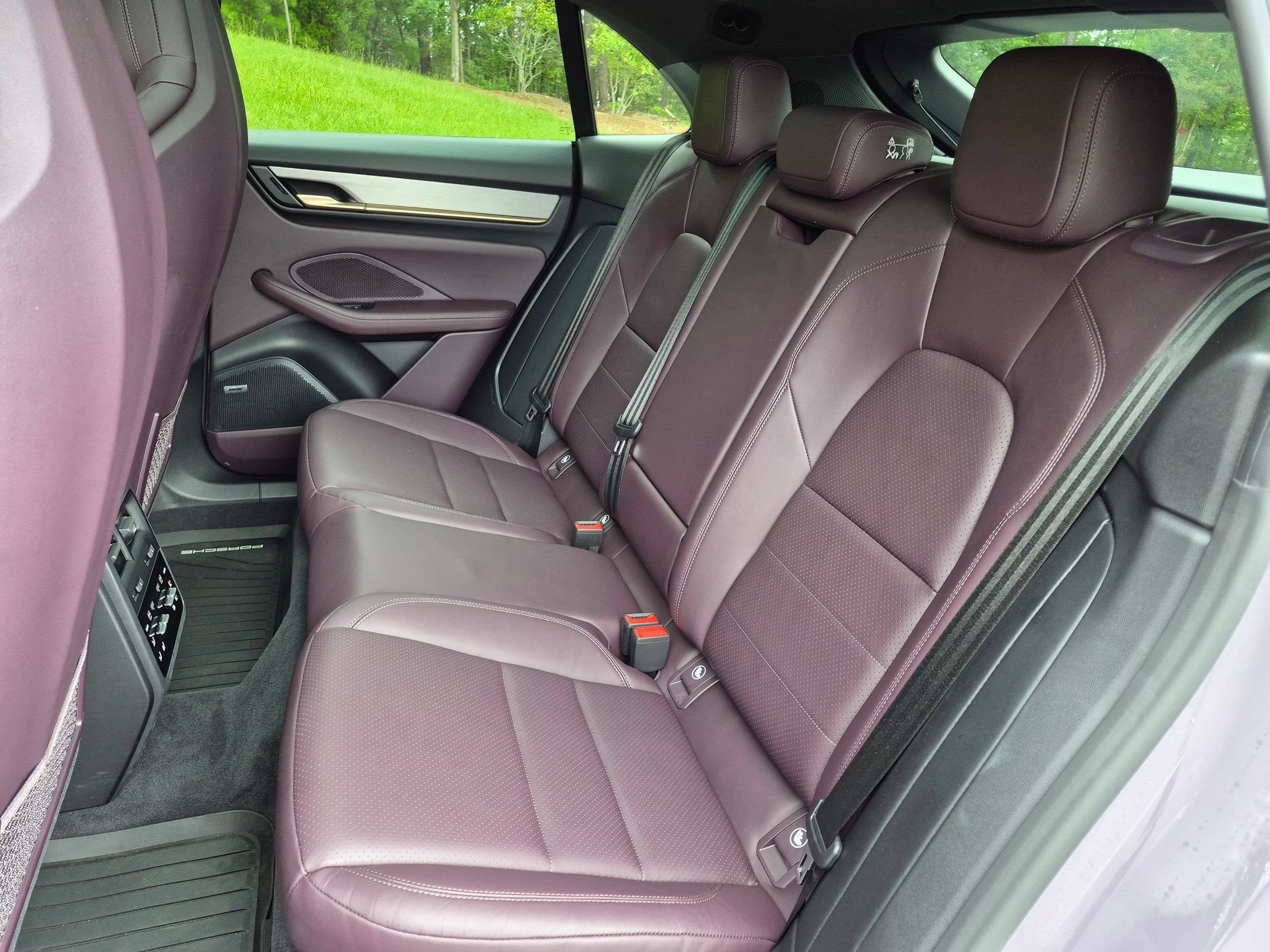Certified 2025 Porsche Macan 4 Electric AWD/4WD image 27