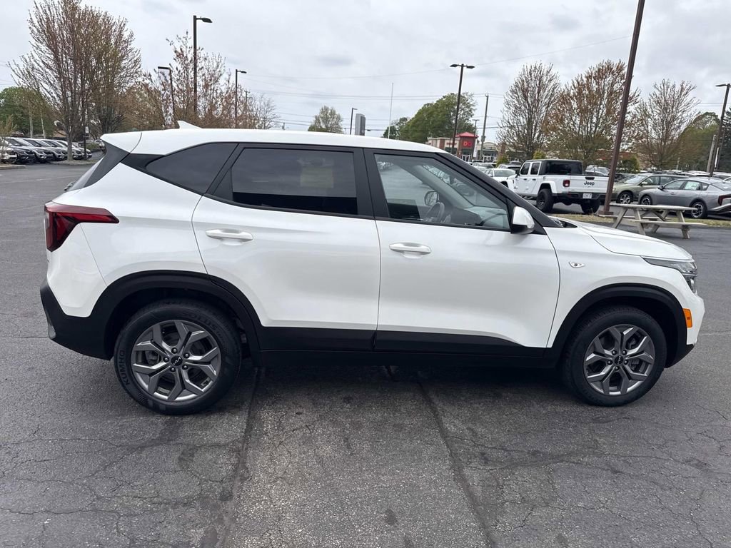 Used 2024 Kia Seltos LX AWD/4WD image 9