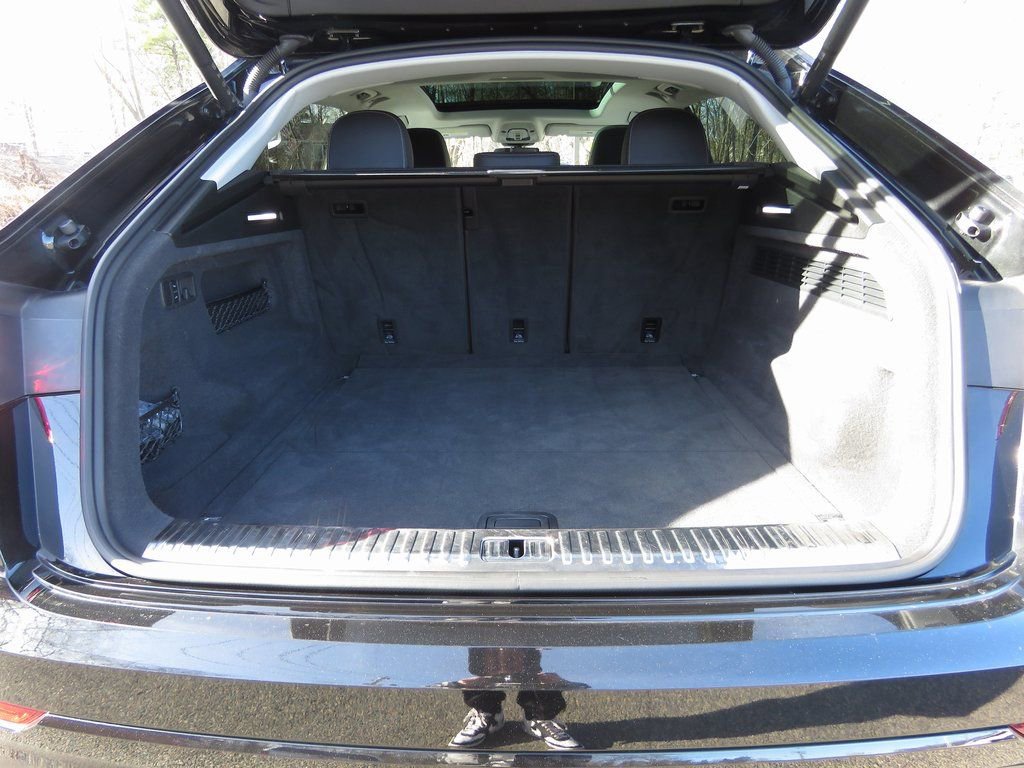 Used 2022 Audi Q8 Prestige image 17