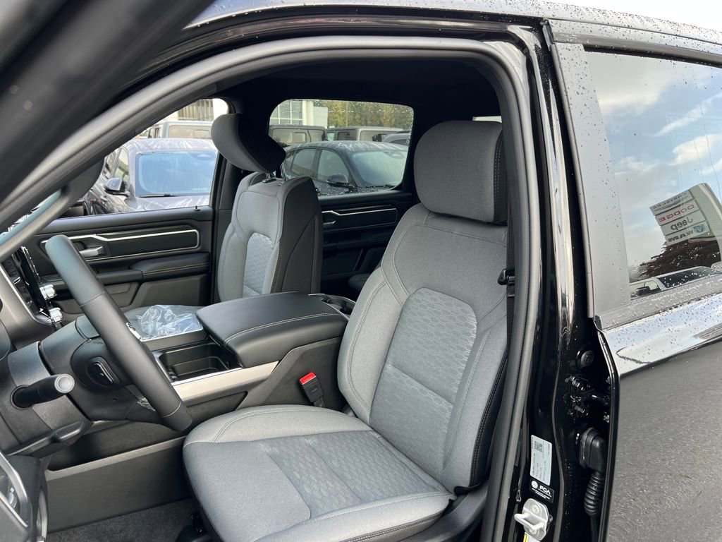 New 2026 RAM 1500 4x4 Crew Cab image 33