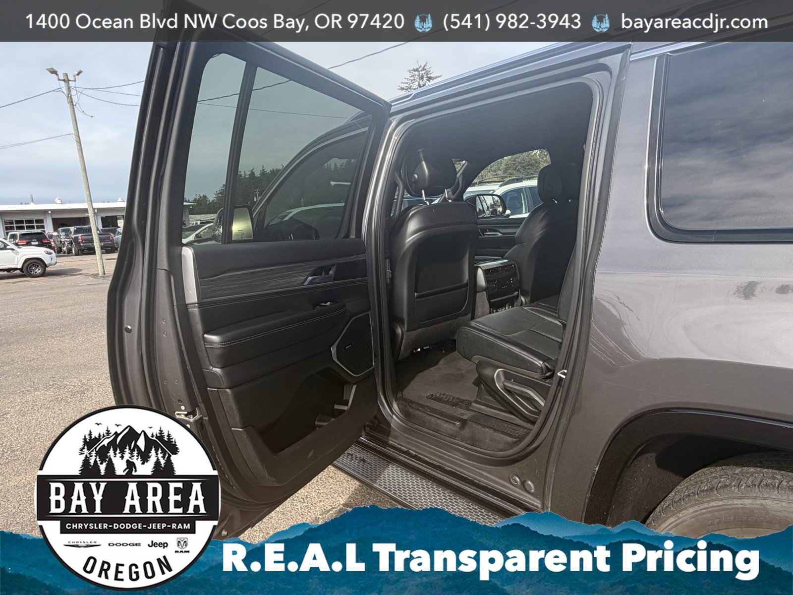 Used 2024 Jeep Wagoneer L Series III w/ Flexible Seating Group AWD/4WD image 15