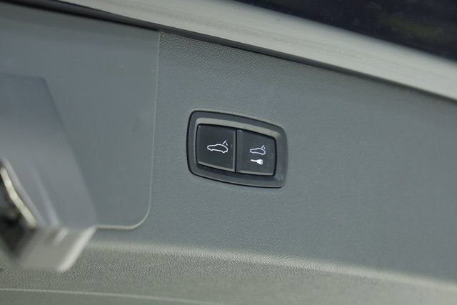 Used 2022 Porsche Cayenne Platinum Edition image 42