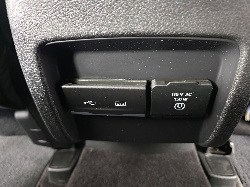 Used 2019 Jeep Cherokee Latitude Plus w/ Comfort/Convenience Group AWD/4WD image 36