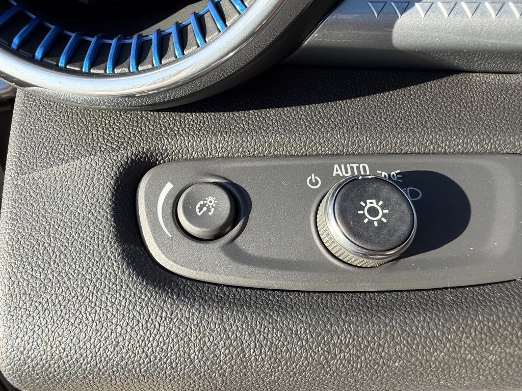 New 2026 Chevrolet Trax LT w/ Sunroof Package image 8