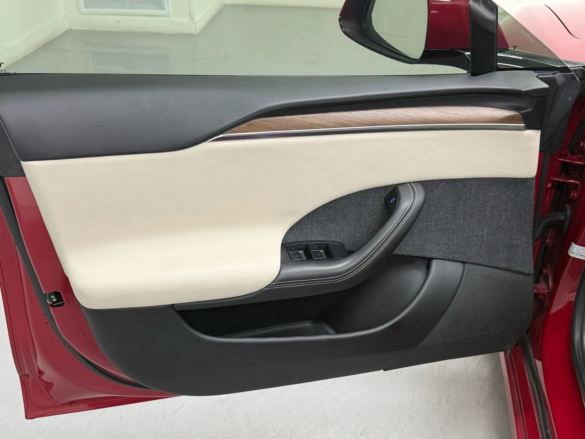 Used 2021 Tesla Model S Plaid image 31