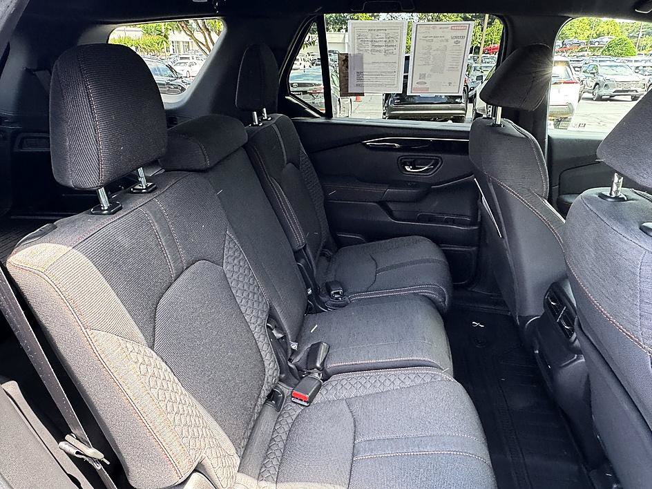 Used 2025 Honda Pilot Sport image 18